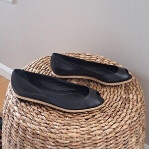 Unisa Womens Black Leather Peep Toe Espadrille Style Flats Rafia Trim S-7.5